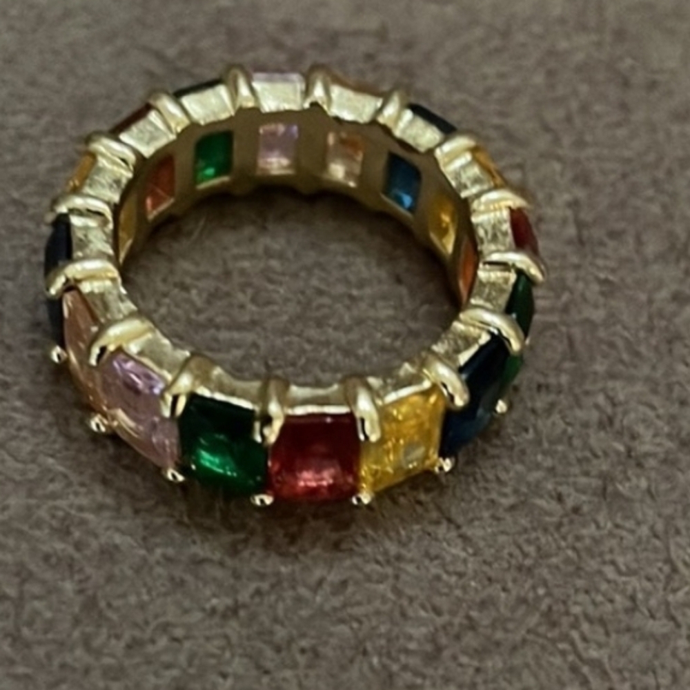 🌟 NWOT Emerald cut, rainbow ring size 7